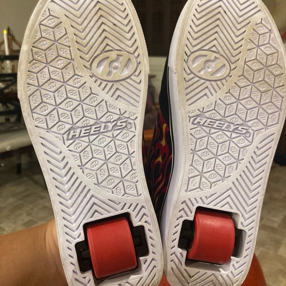 Heely’s Flame Edition - Picture 3 of 6